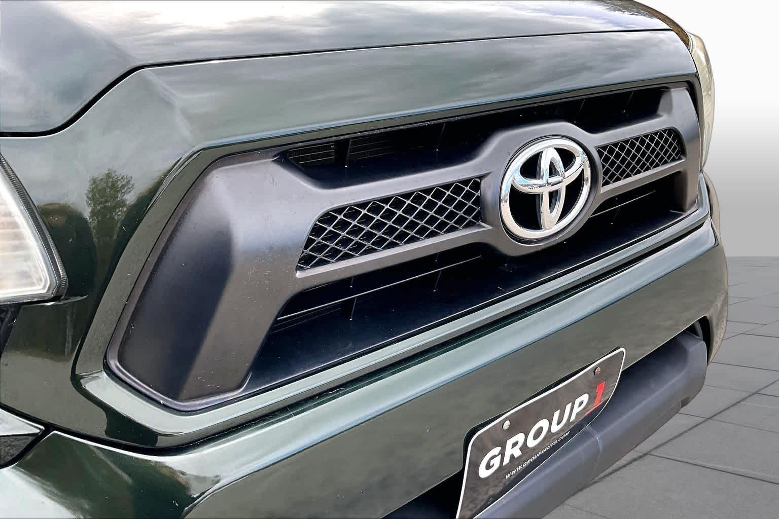 Used 2014 Spruce Mica Toyota  image 31