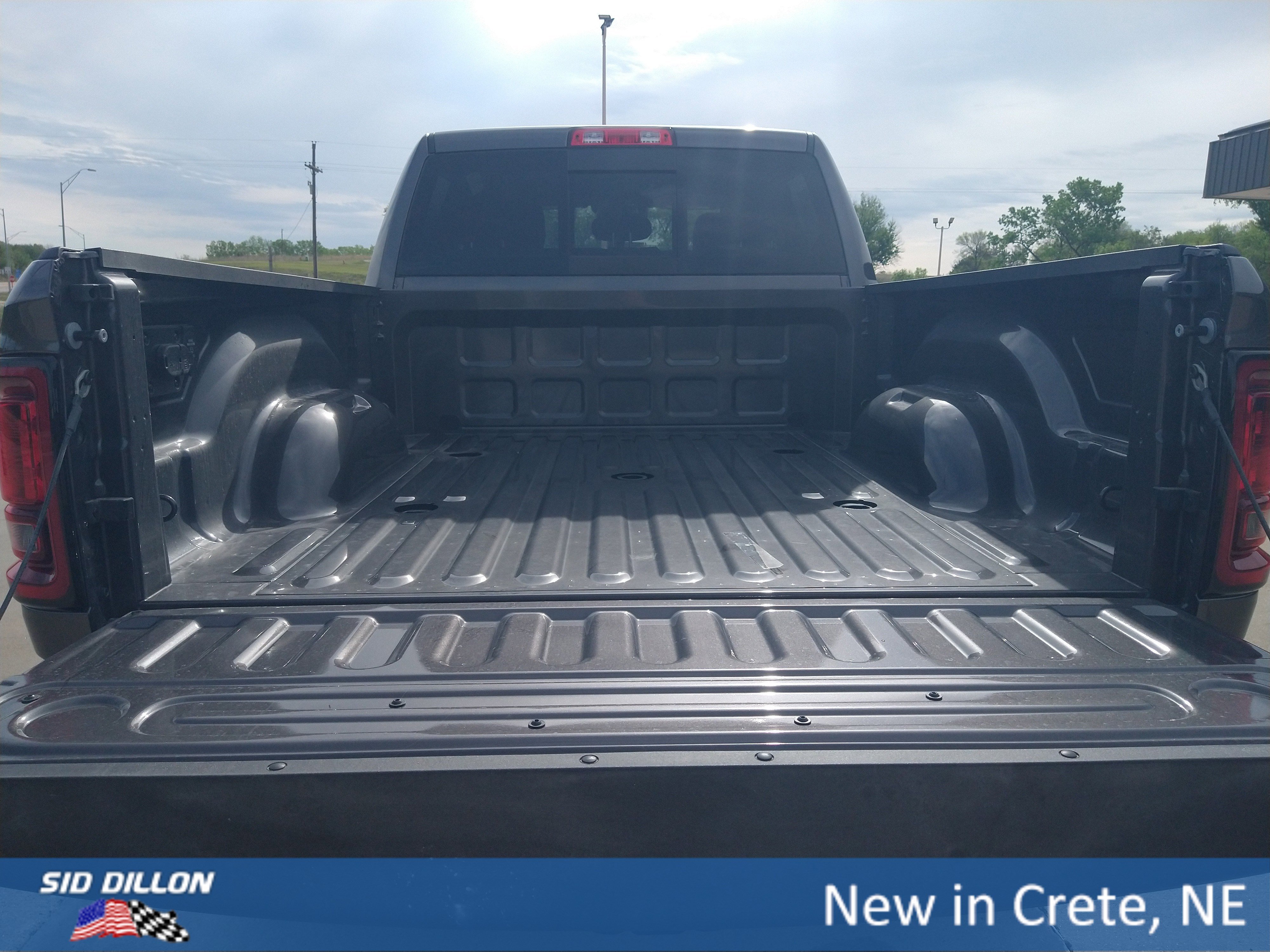 New 2026 Granite Crystal Metallic Clear-Coat Exterior Paint RAM Tradesman image 16