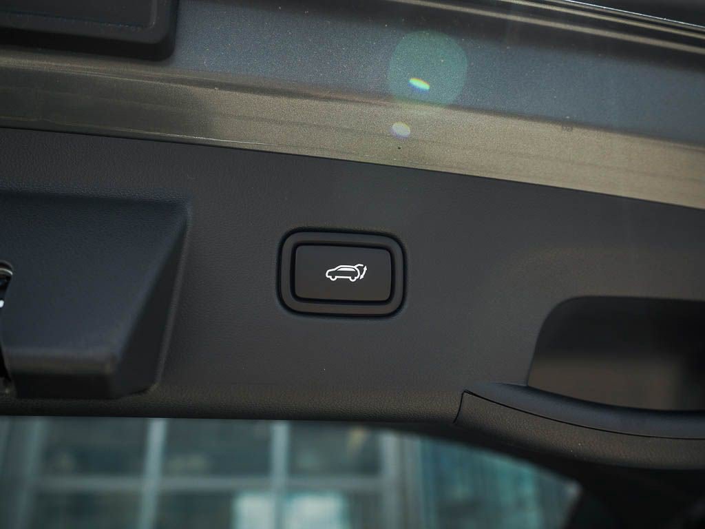 New 2026 Amazon Gray Hyundai SEL AWD image 9