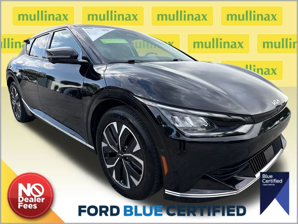 Certified Used 2023 Black Kia Wind image 1