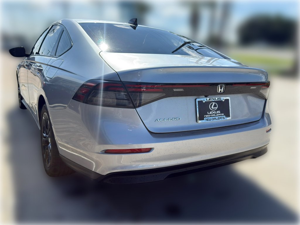 Used 2025 Solar Silver Metallic Honda SE image 6