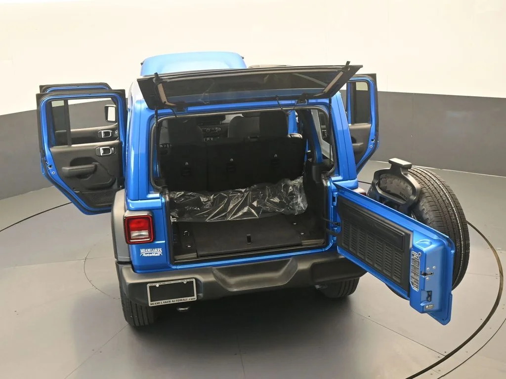 Used 2025 Hydro Blue Pearl Coat Jeep Sport S image 61