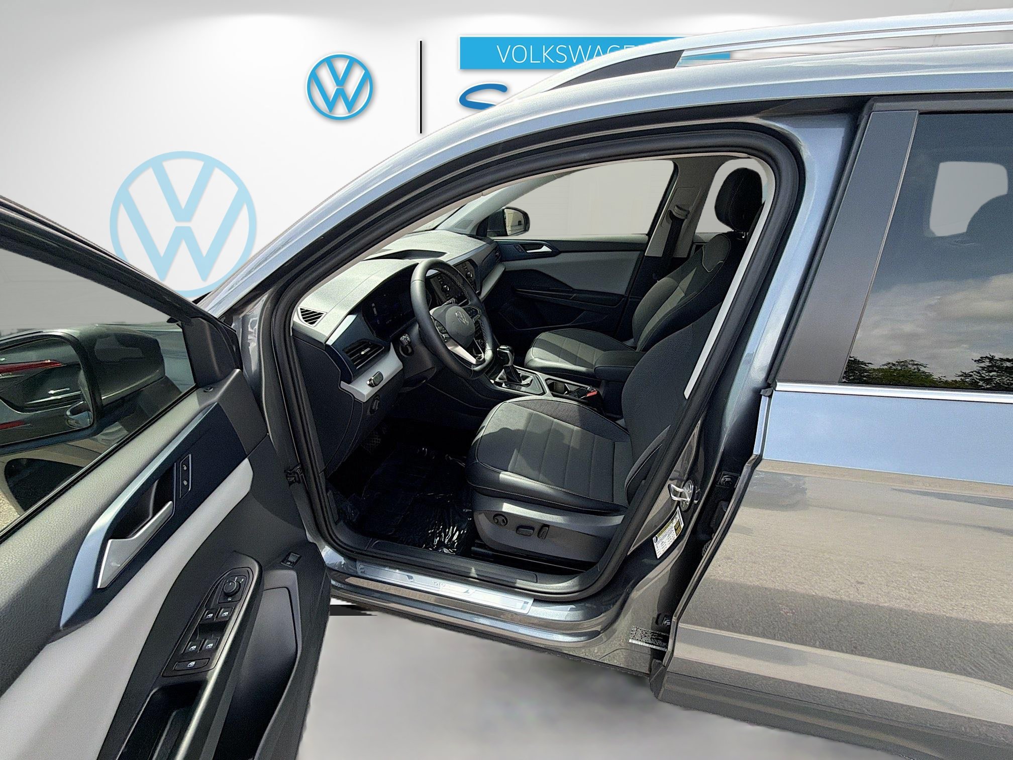 Certified Used 2023 Platinum Gray Metallic Volkswagen SE image 18