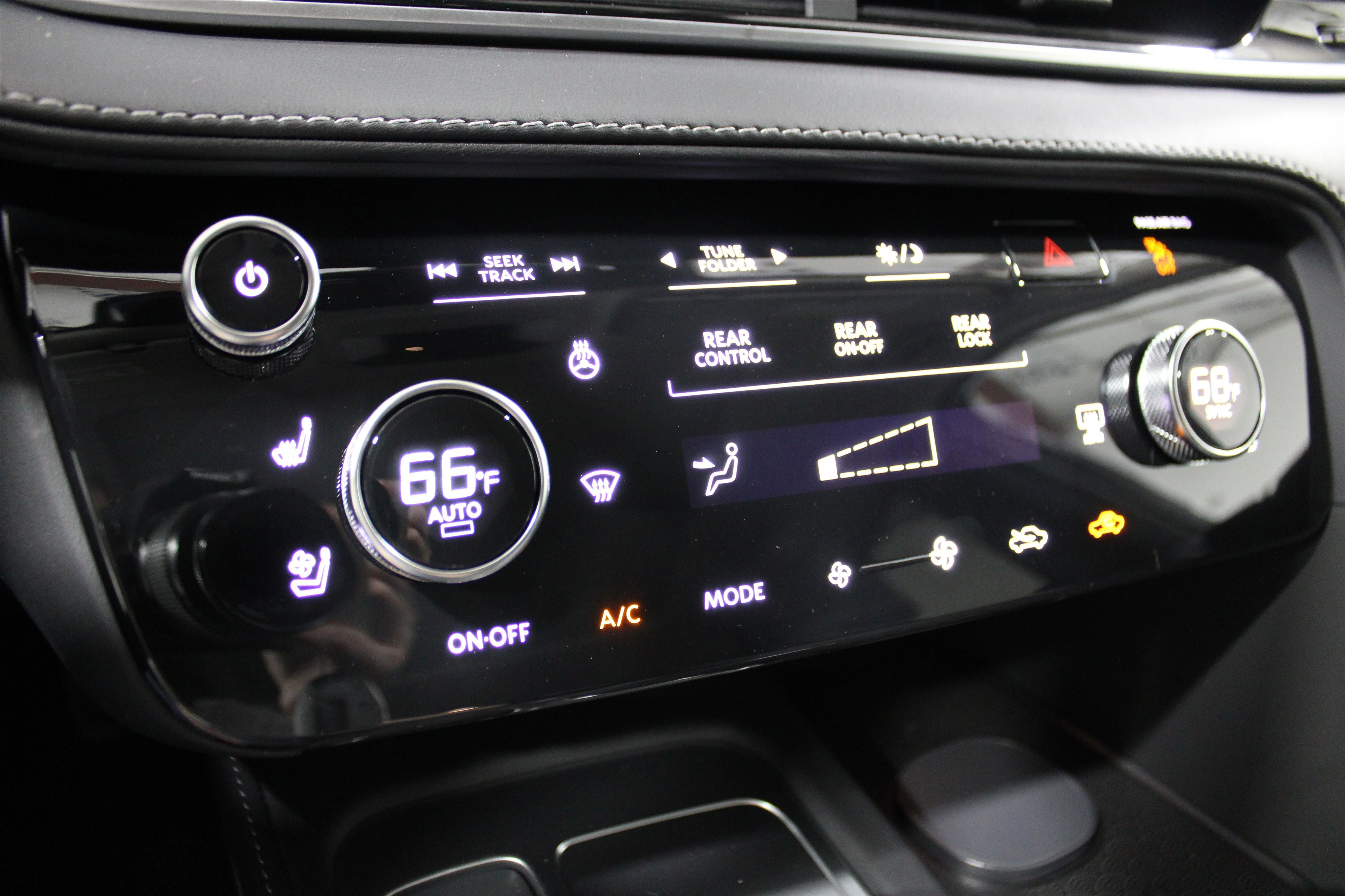 2027 INFINITI QX60 LUXE - Photo 16