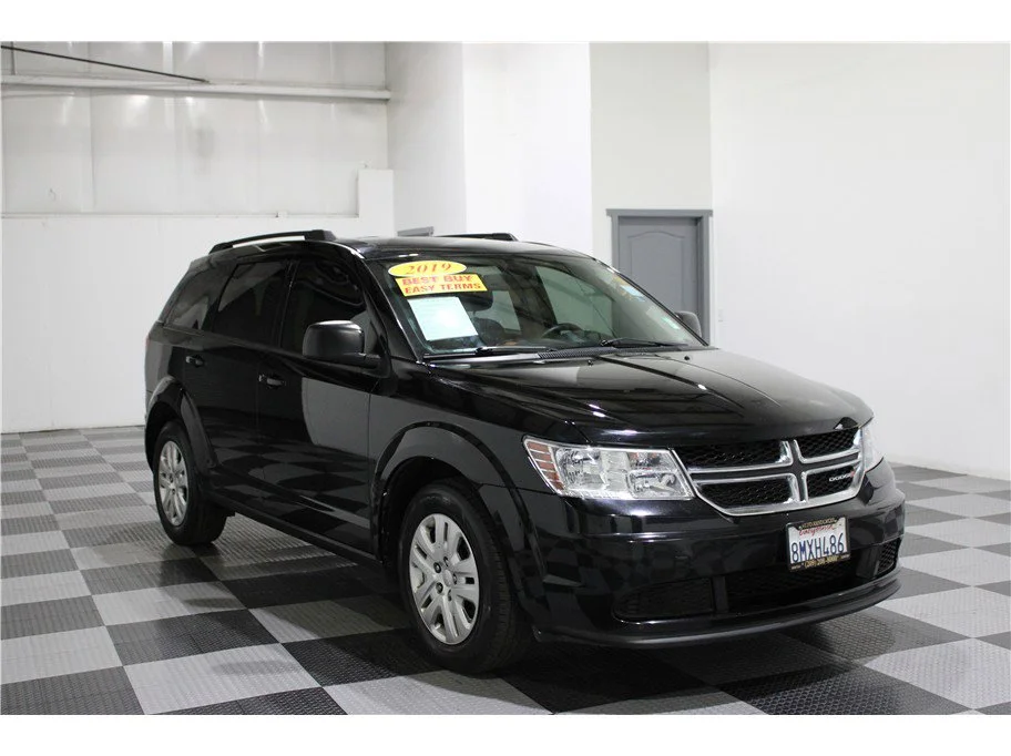 Used 2019 Pitch Black Clearcoat Dodge SE Value Pkg image 3