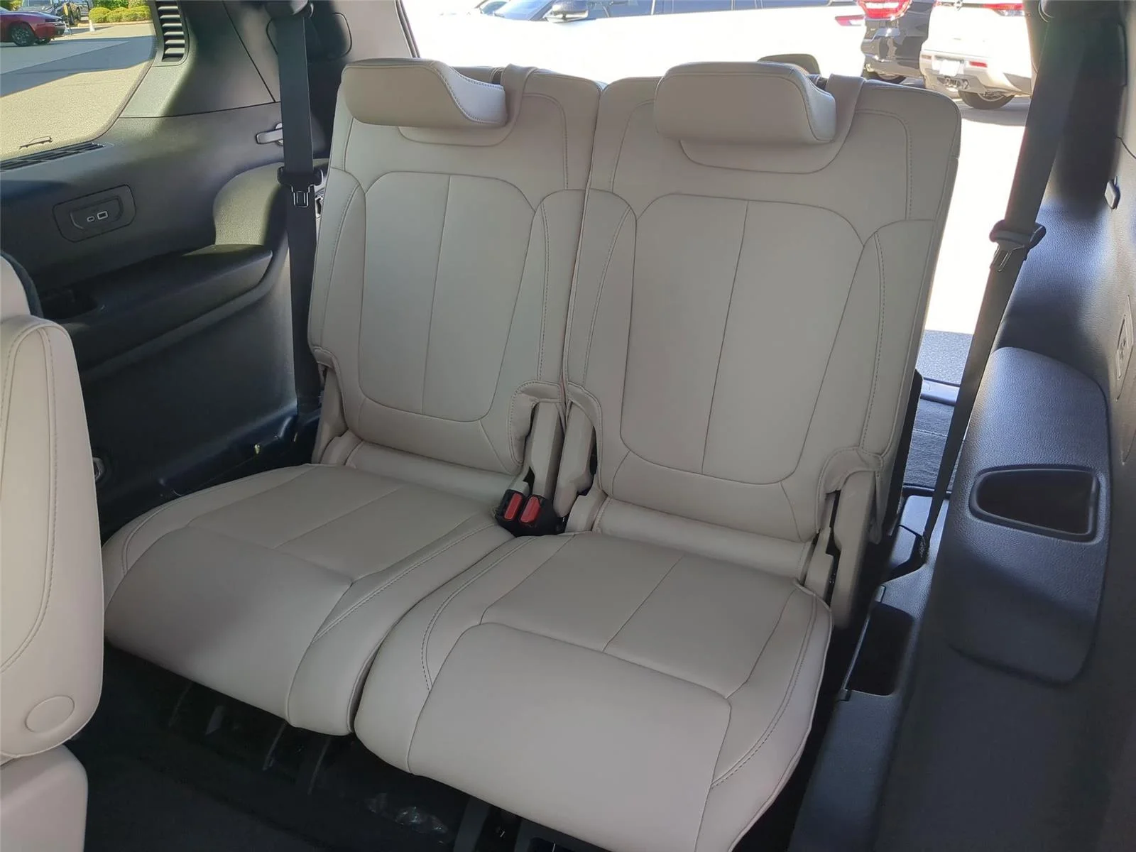 New 2026 Bright White Clear-Coat Exterior Paint Jeep Limited image 28
