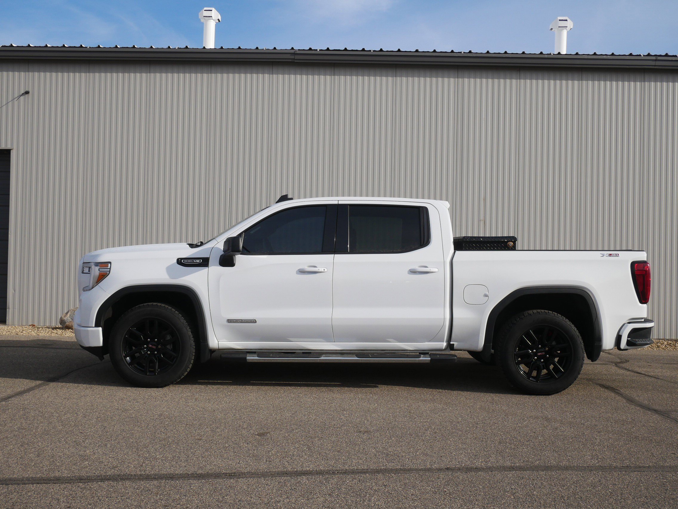 Used 2021 GMC Sierra 1500 Elevation with VIN 1GTU9CED8MZ197201 for sale in Hastings, Minnesota