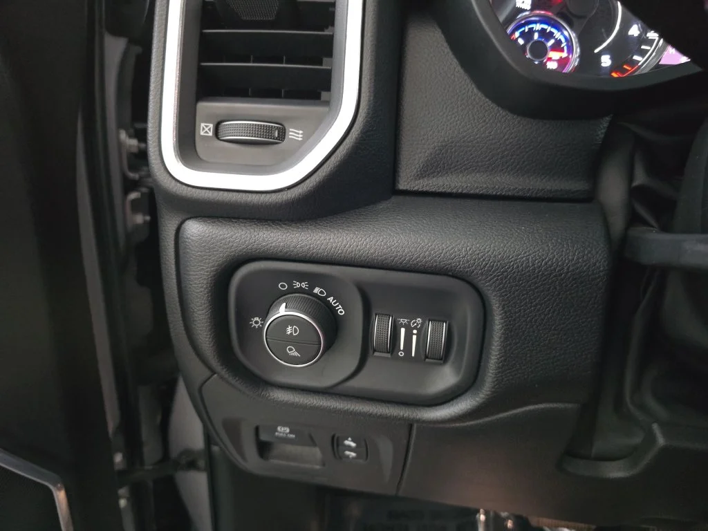 Used 2022 Silver Ram Laramie image 24