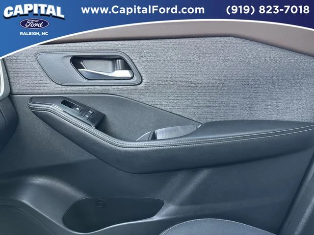 Used 2022 Silver Nissan SV image 27