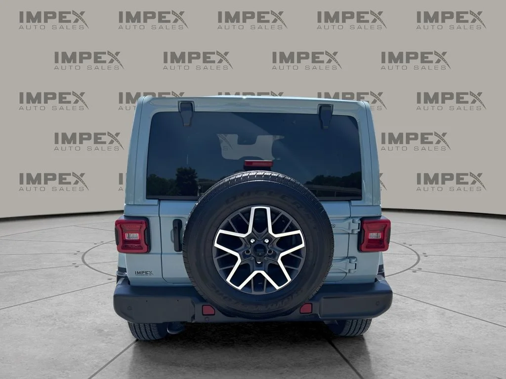 Used 2024 Gray Jeep Sahara image 4