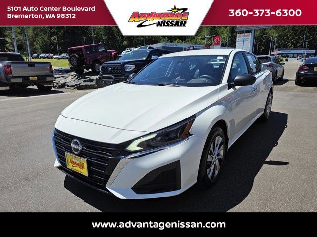 Used 2025 WHITE Nissan S image 1