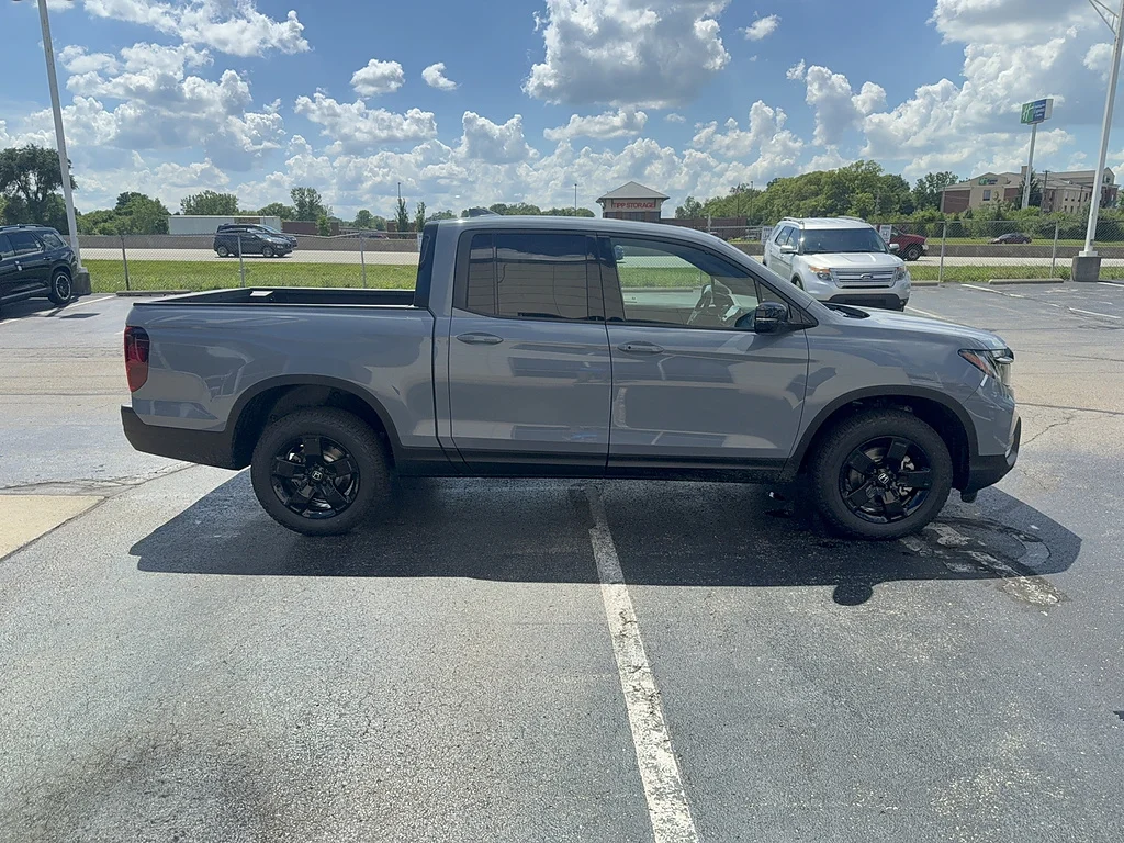 2026 Honda Ridgeline Black Edition, photo 3 of 12