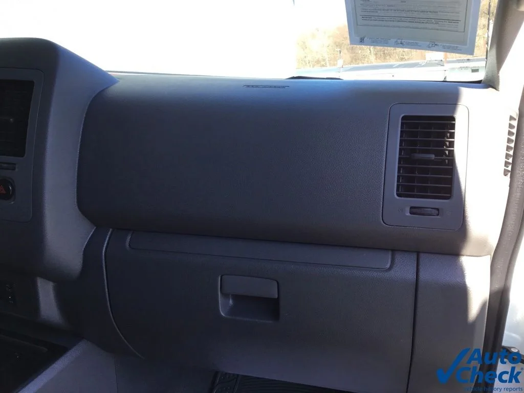 2015 Nissan NV Passenger SV - Photo 28