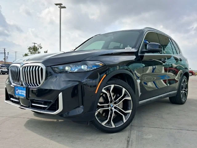 Used 2025 Black BMW xDrive40i image 2