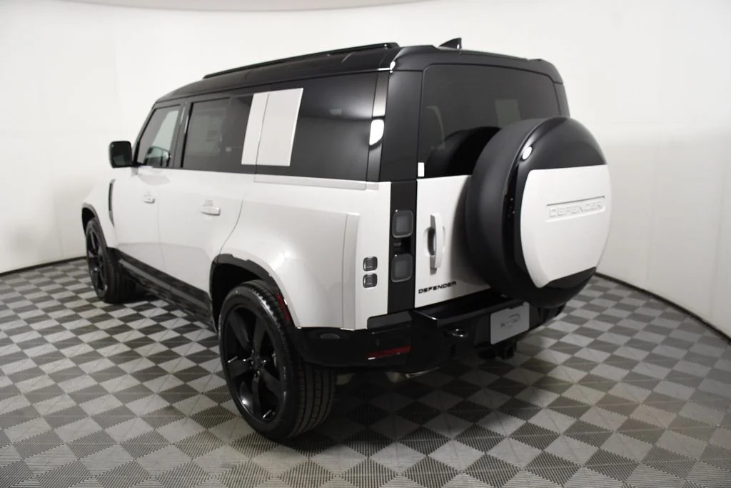 New 2026 Borasco Grey Land Rover X-Dynamic SE image 4
