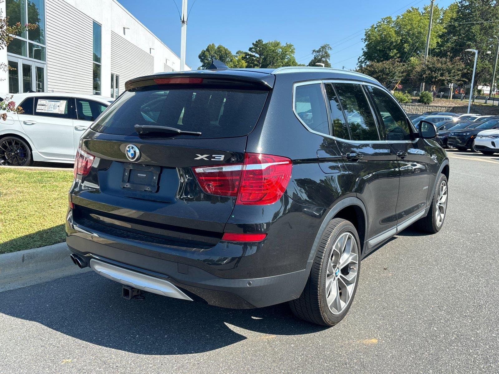 Used 2017 Black Sapphire Metallic BMW xDrive28i image 5