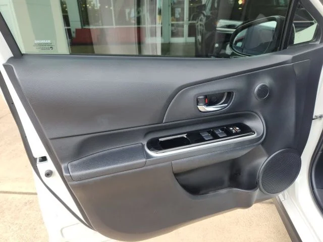 Used 2018  Toyota Four image 10