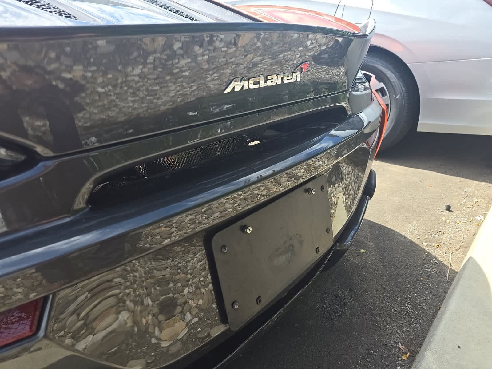 Used 2018  McLaren  image 8