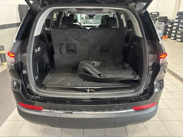 Certified Used 2021 Diamond Black Crystal Pearlcoat Jeep Limited image 9
