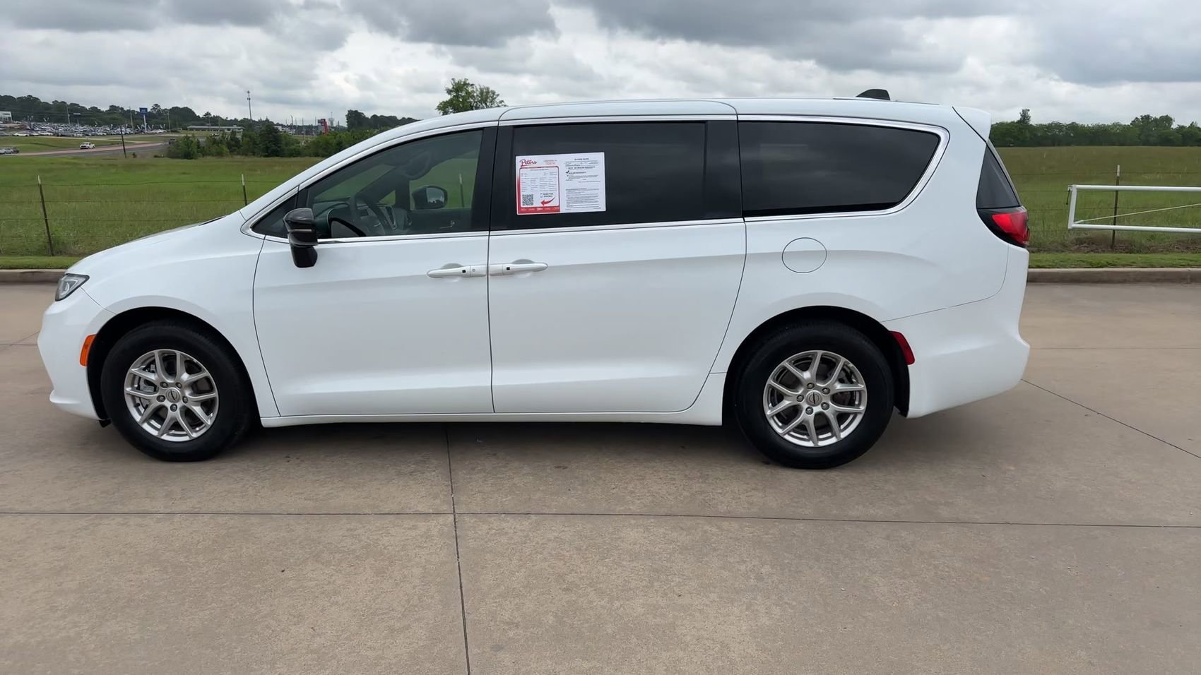 Used 2025 Bright White Clearcoat Chrysler Select image 6