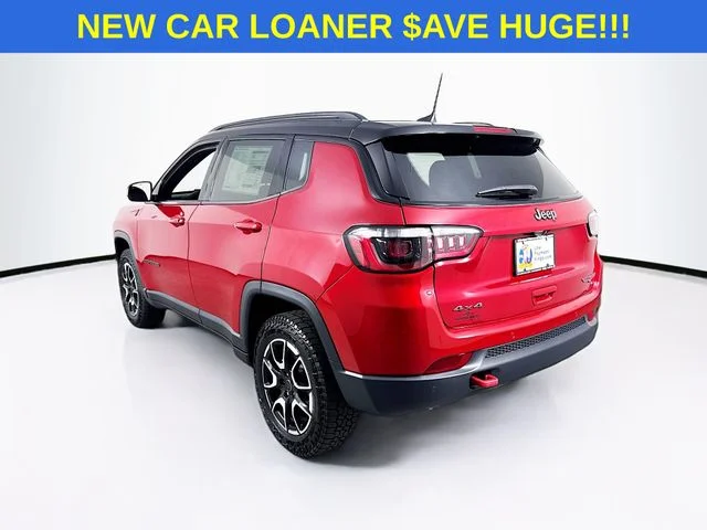 New 2026 Red Hot Pearl-Coat Exterior Paint Jeep Trailhawk image 5