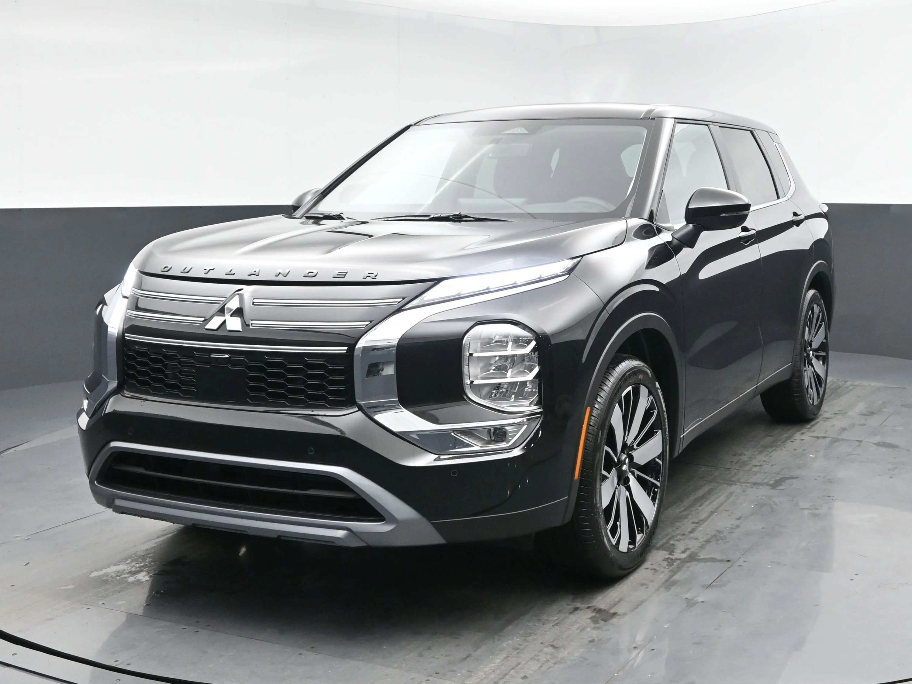 2026 Mitsubishi Outlander SE FWD's photo