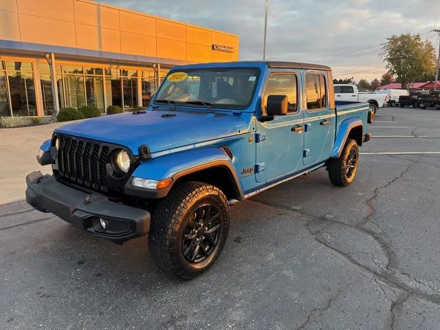 Used 2022 Blue Jeep Sport image 2