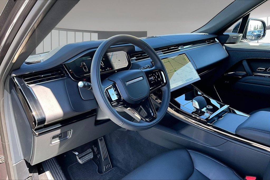 New 2026 CHARENTE GREY Land Rover Dynamic SE image 7