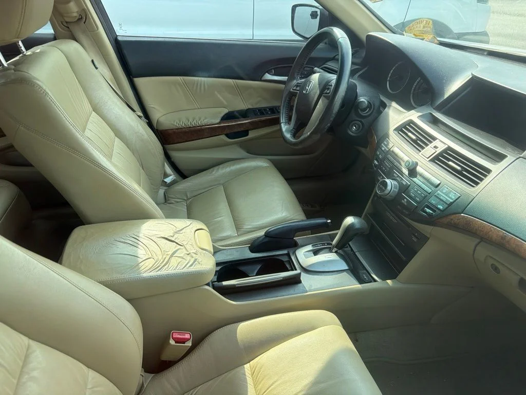 Used 2011 White Honda EX-L image 7