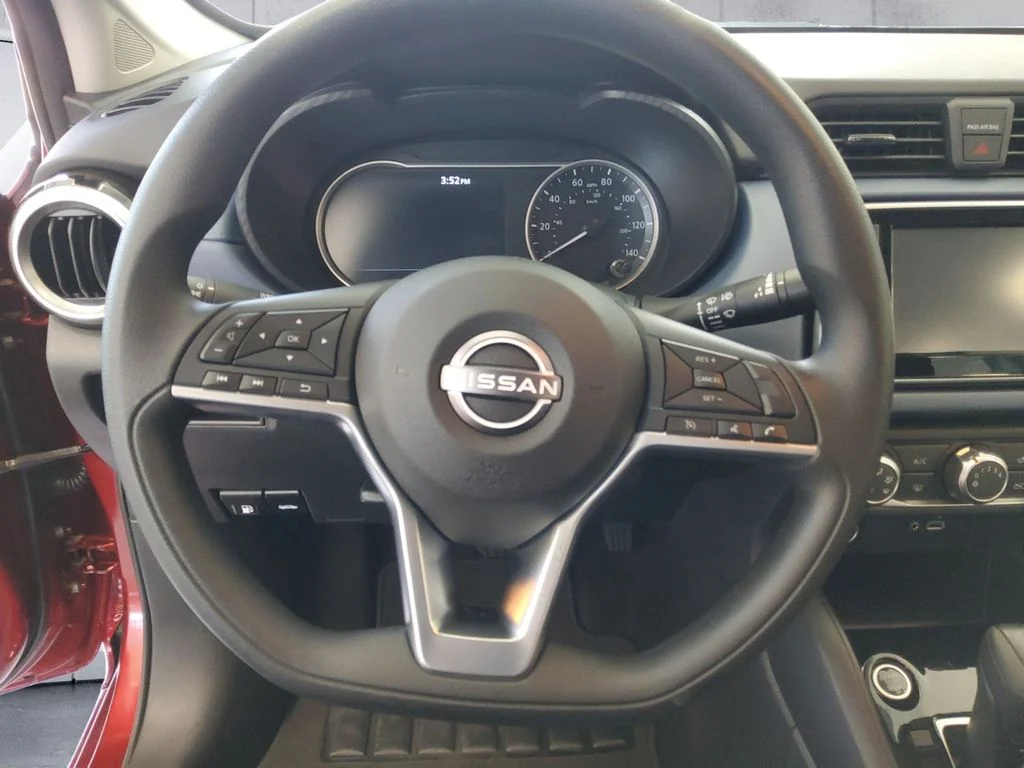 Used 2025 Red Nissan 1.6 SV image 9