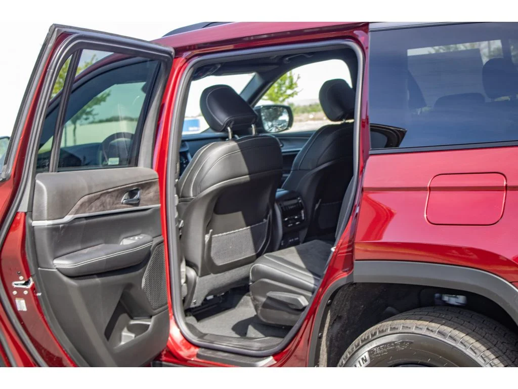 New 2026 Velvet Red Pearlcoat Jeep Laredo Altitude image 22
