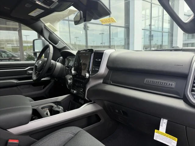 New 2026 Diamond Black Crystal Pearl-Coat Exterior Paint RAM BIG HORN image 25