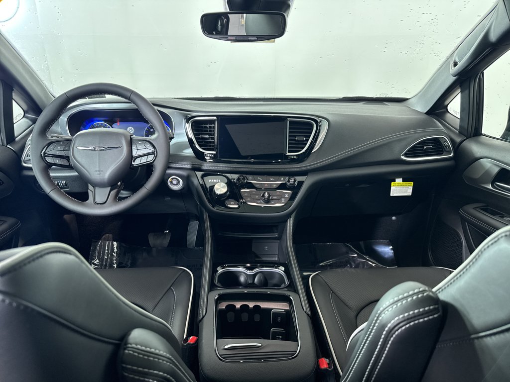 2026 Chrysler Pacifica Limited - Photo 9
