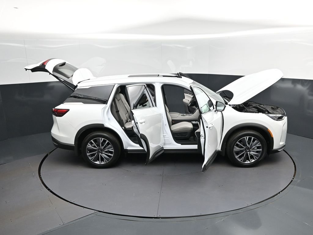 New 2027 RADIANT WHITE INFINITI Luxe FWD image 51