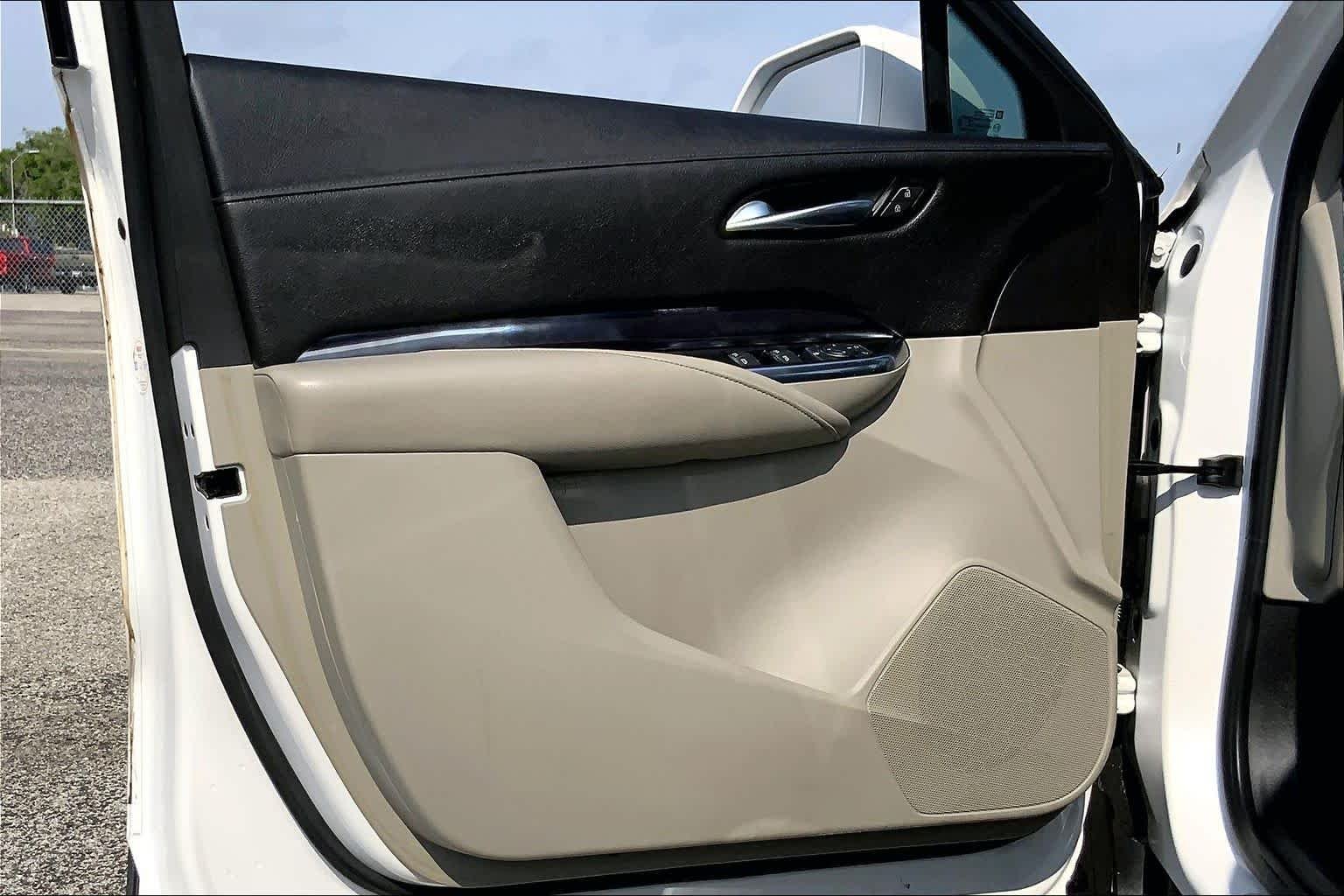 Used 2019 Crystal White Tricoat Cadillac FWD Luxury image 34