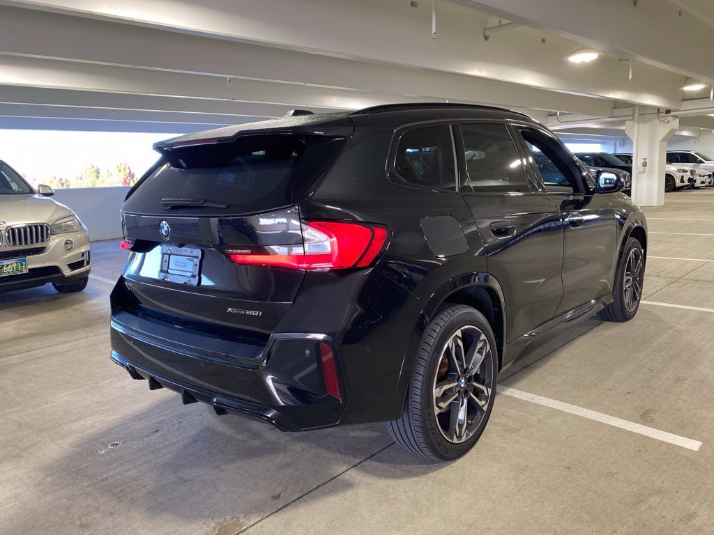 Used 2023 Black Sapphire Metallic BMW xDrive28i image 5
