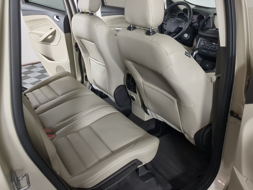Used 2018 White Gold Metallic Ford SEL image 23