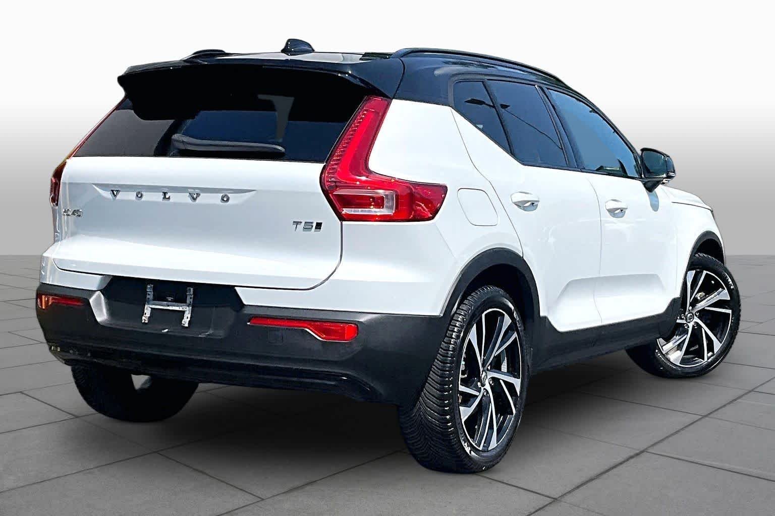 Used 2022 Crystal White Metallic Volvo R-Design image 13