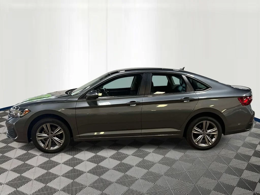 Used 2024 Volkswagen Jetta SE with VIN 3VW7M7BU4RM036700 for sale in Eastpointe, MI