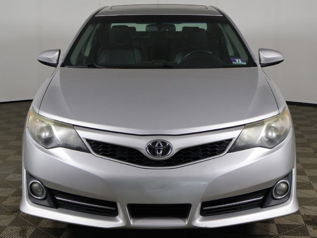 Used 2013 Silver Toyota SE image 10
