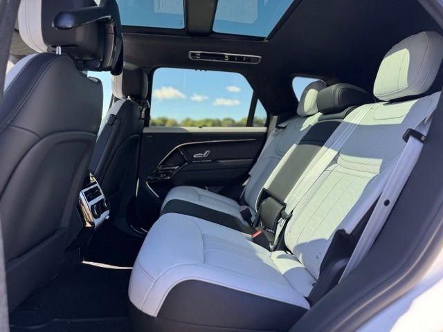 New 2027 Ostuni Pearl White Land Rover  image 11