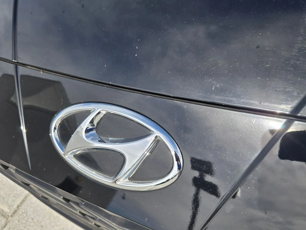 Used 2023 Black Hyundai SEL image 11
