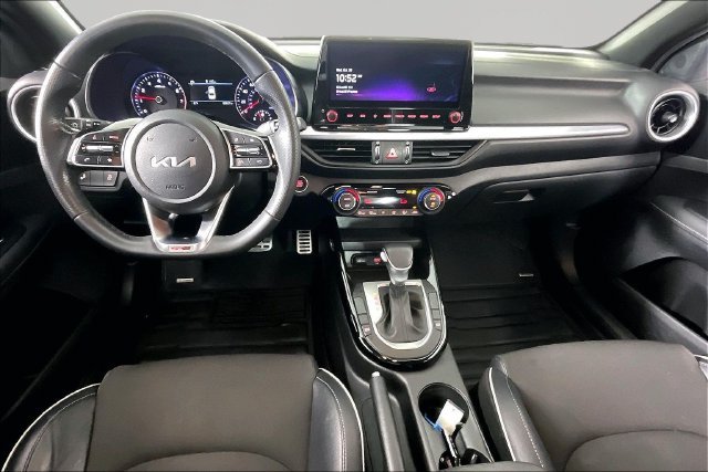 Used 2022 White Kia GT-Line image 7
