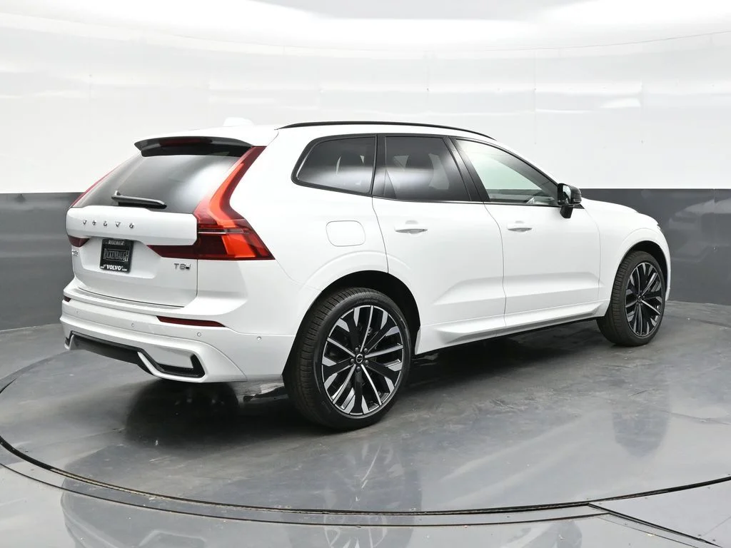 New 2026 Crystal White Volvo T8 Ultra image 7