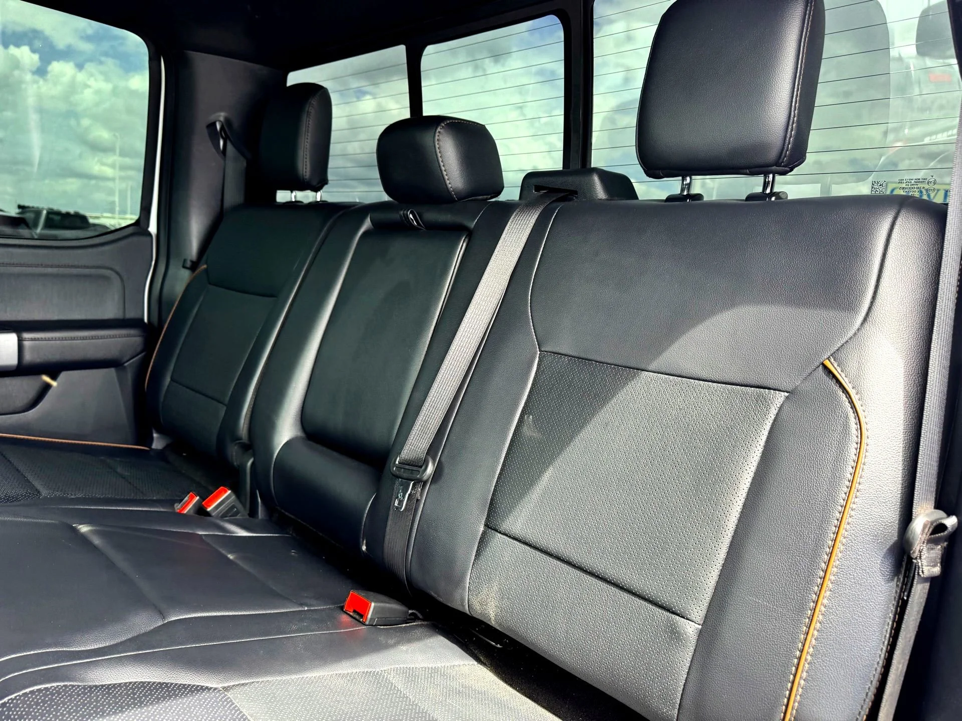 Used 2024  Ford Lariat image 15