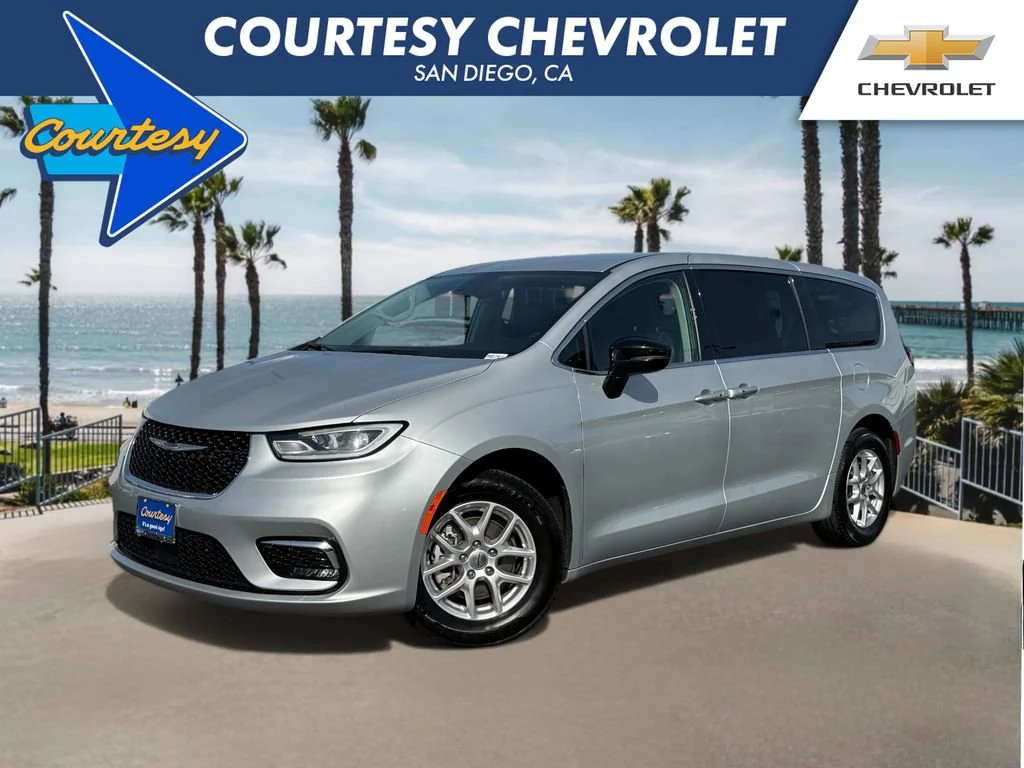 2024 Chrysler Pacifica Touring L's photo