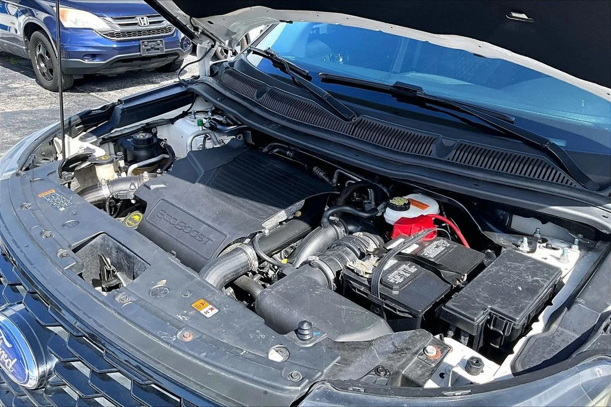 Used 2019 White Ford Sport image 34