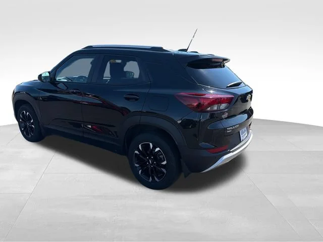 Used 2022 Mosaic Black Metallic Chevrolet LT image 3