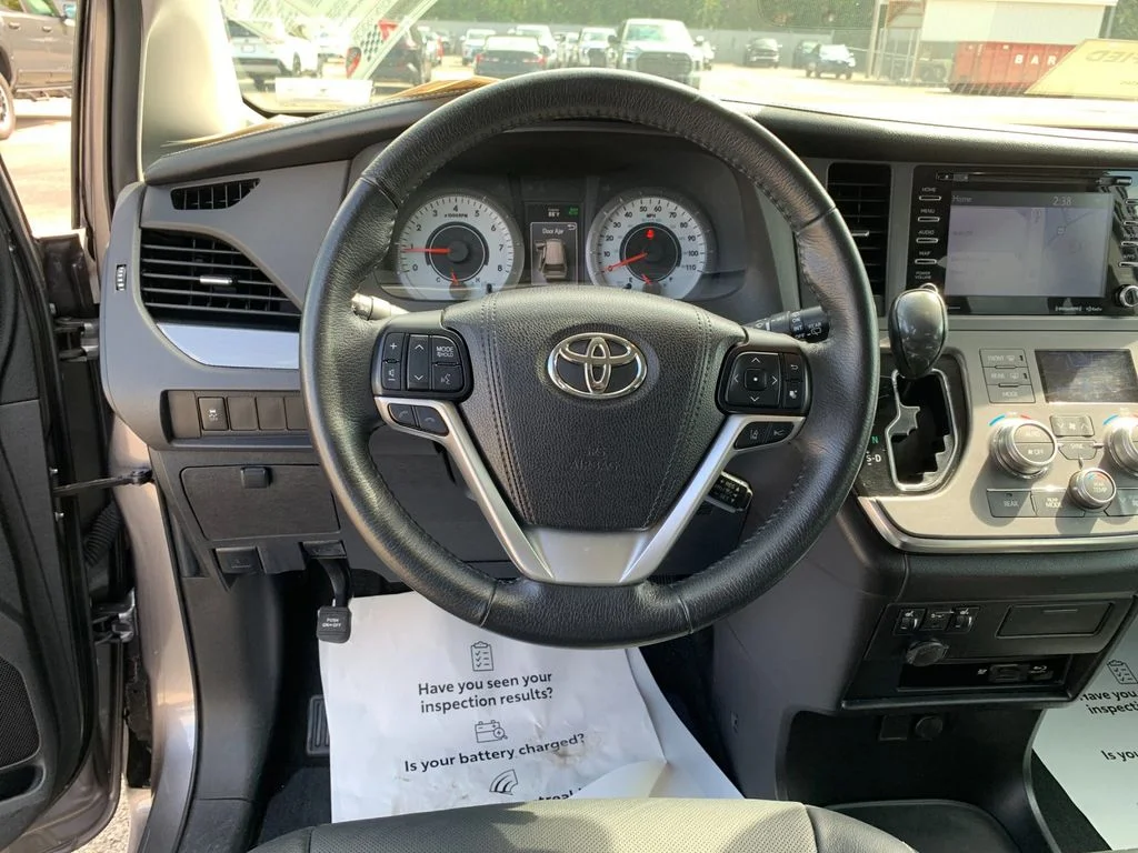Used 2018 Gray Toyota SE Premium image 17