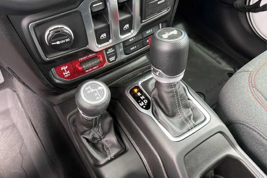 Used 2025 White Jeep 2-Door Rubicon 4x4 image 29
